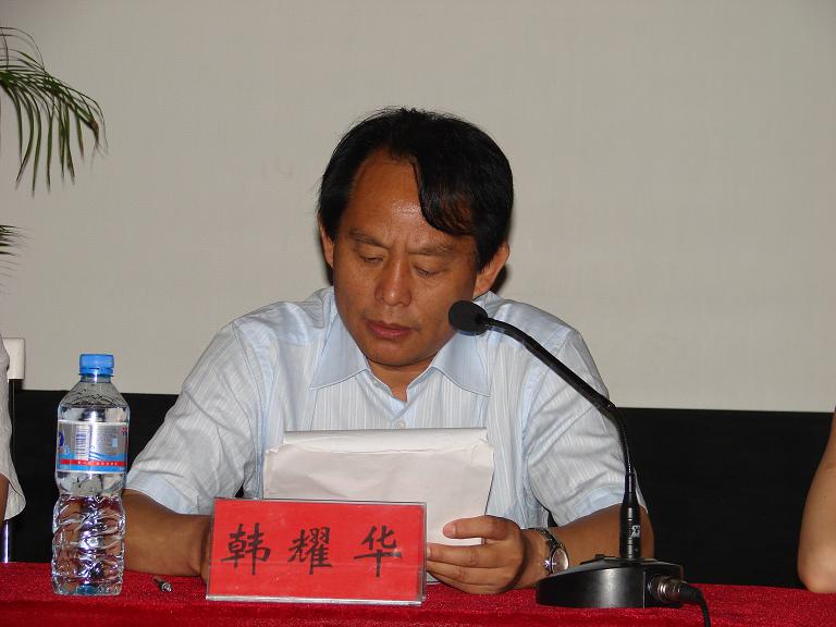 公司董事長兼總經(jīng)理韓矅華